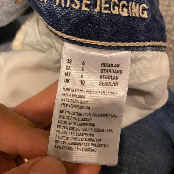 4 jeans for $40 Good condition - Picture 2 of 10